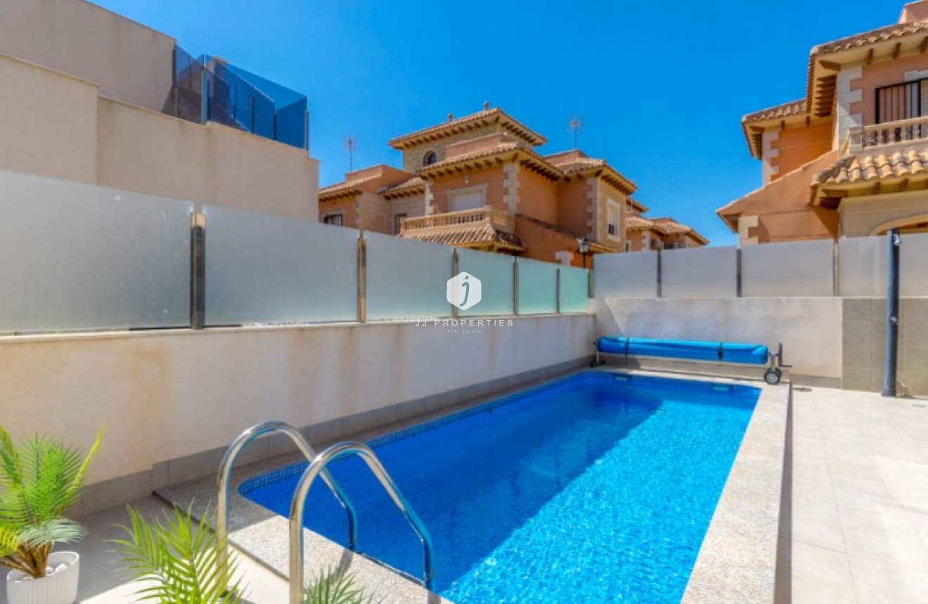 Resale - Villa -
Torrevieja - Costa Blanca