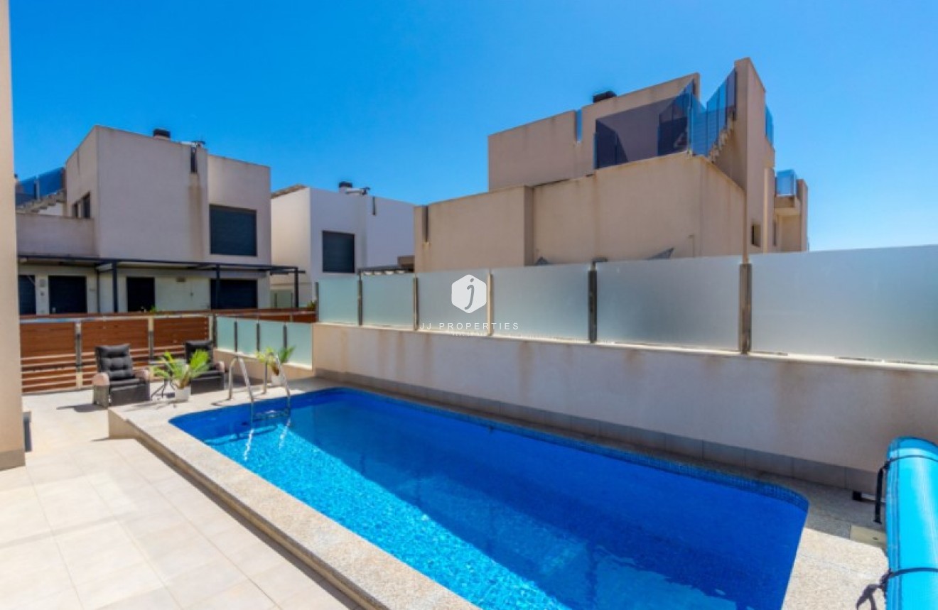 Resale - Villa -
Torrevieja - Costa Blanca