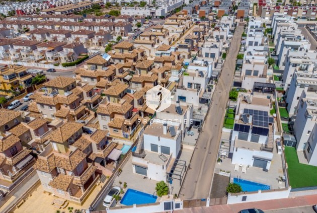 Resale - Villa -
Torrevieja - Costa Blanca