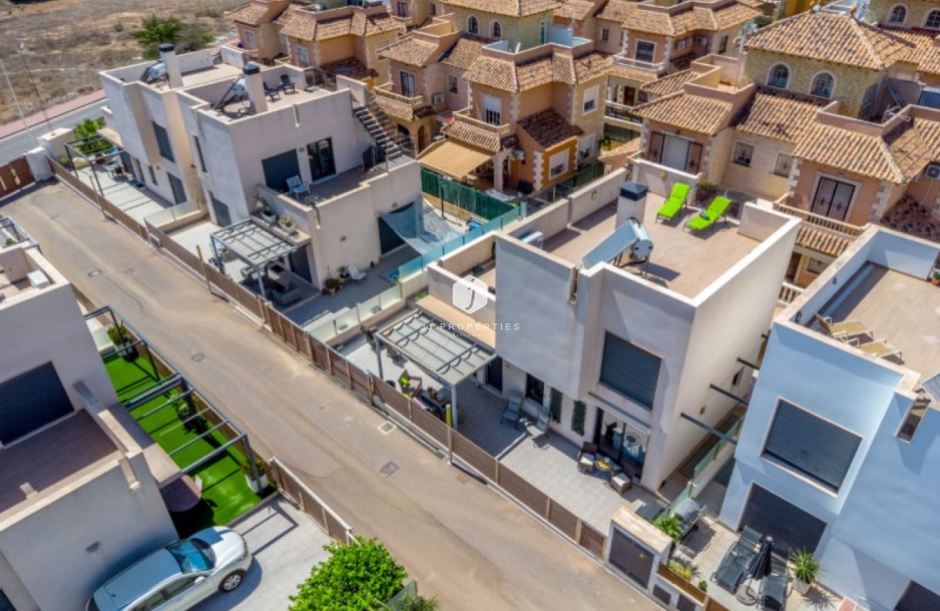 Resale - Villa -
Torrevieja - Costa Blanca