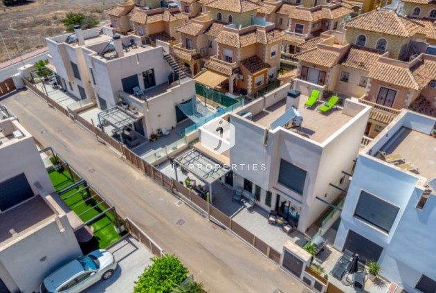 Resale - Villa -
Torrevieja - Costa Blanca