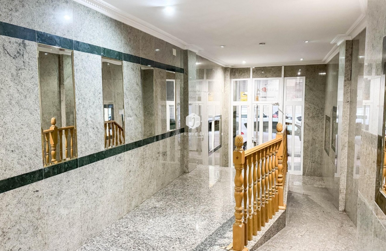 Segunda mano - Apartamento / piso -
Torrevieja - PARQUE DE LAS NACIONES