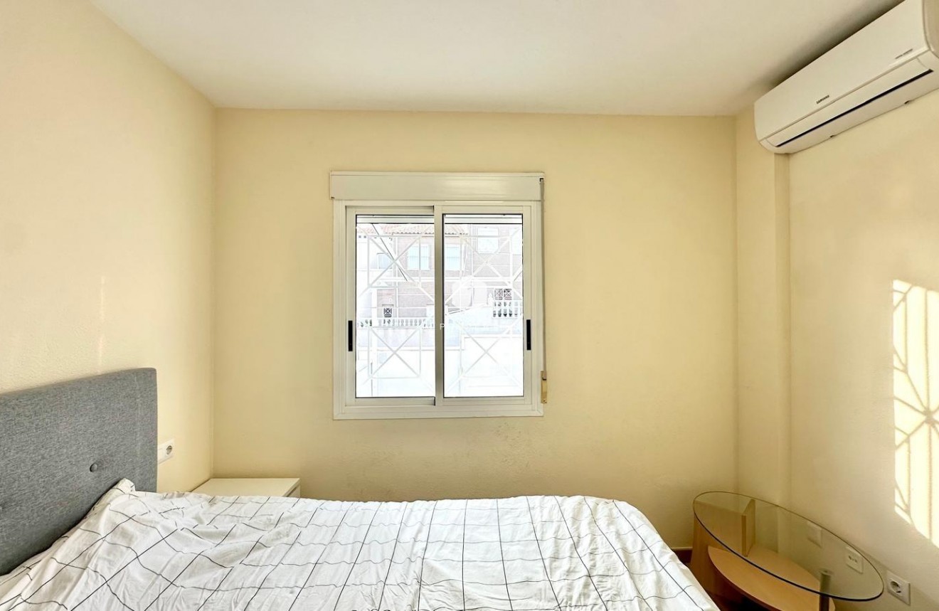 Segunda mano - Bungalow -
Torrevieja - Torreblanca