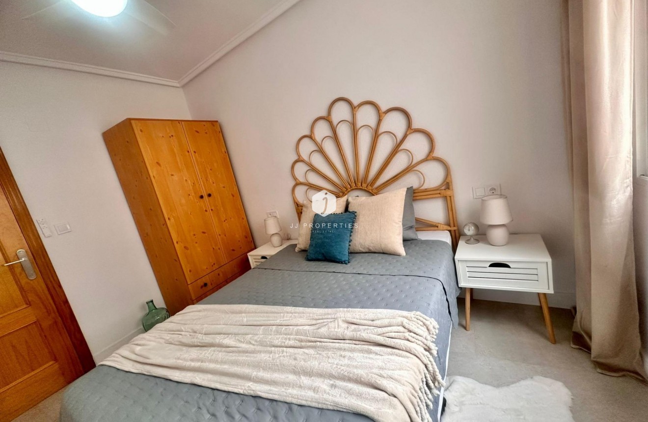 Segunda mano - Apartamento / piso -
Torrevieja - Centro