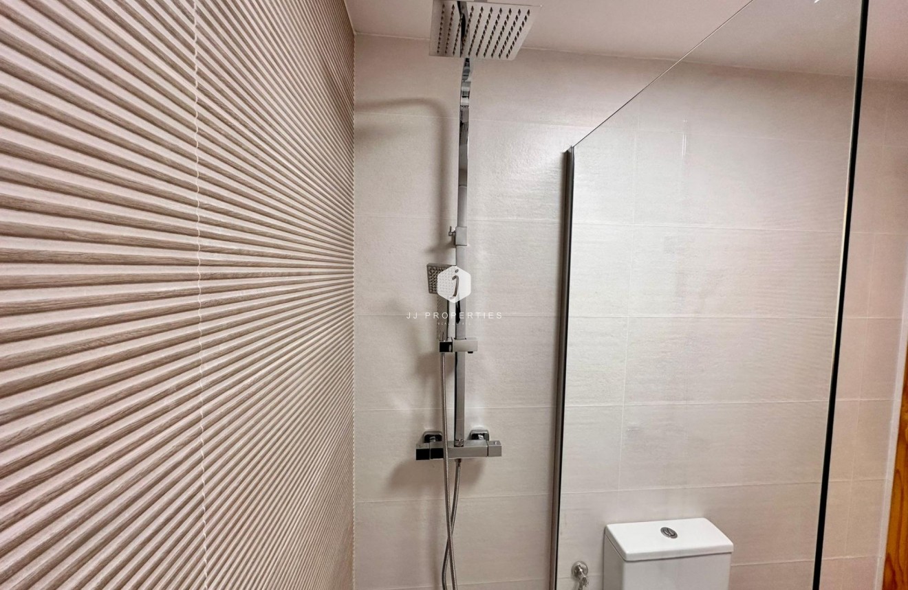 Segunda mano - Apartamento / piso -
Torrevieja - Centro