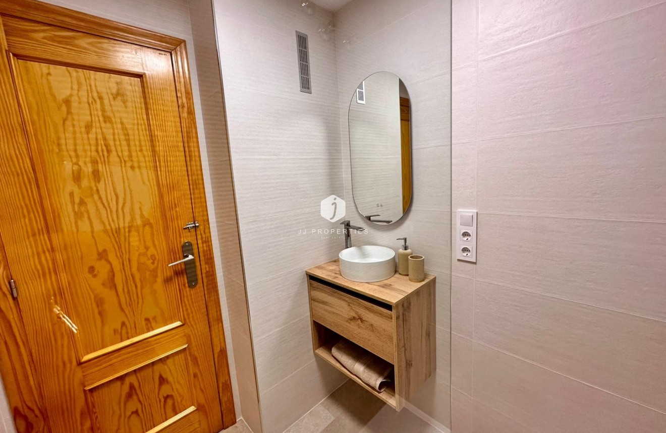 Segunda mano - Apartamento / piso -
Torrevieja - Centro