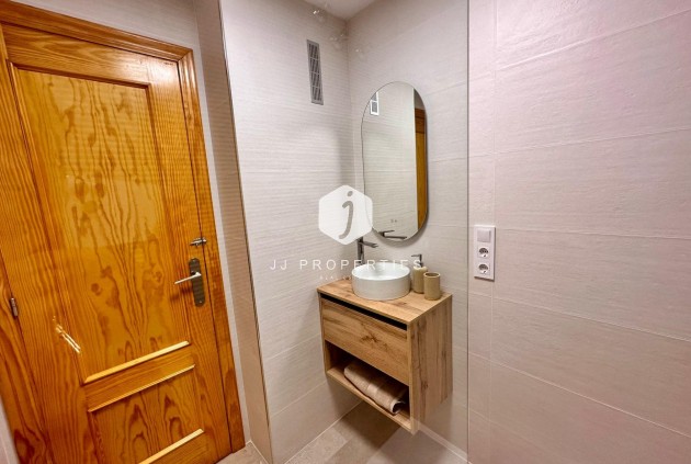 Segunda mano - Apartamento / piso -
Torrevieja - Centro