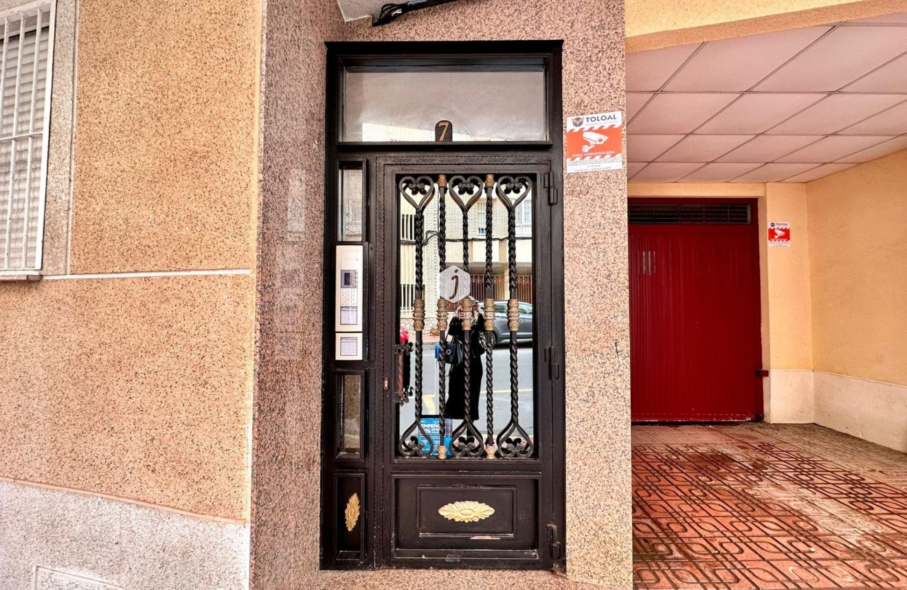 Segunda mano - Apartamento / piso -
Torrevieja - Centro