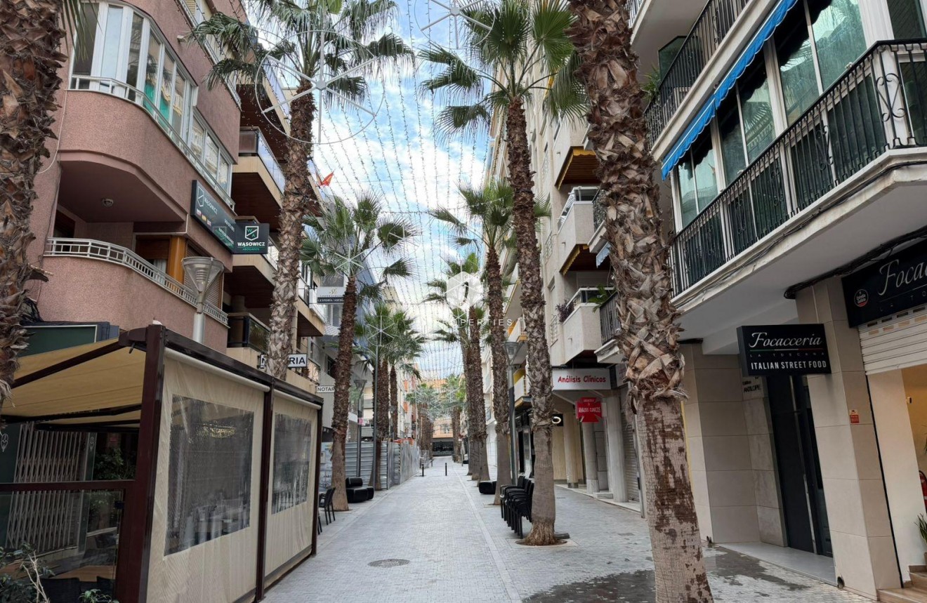 Resale - Apartment / flat -
Torrevieja - Centro