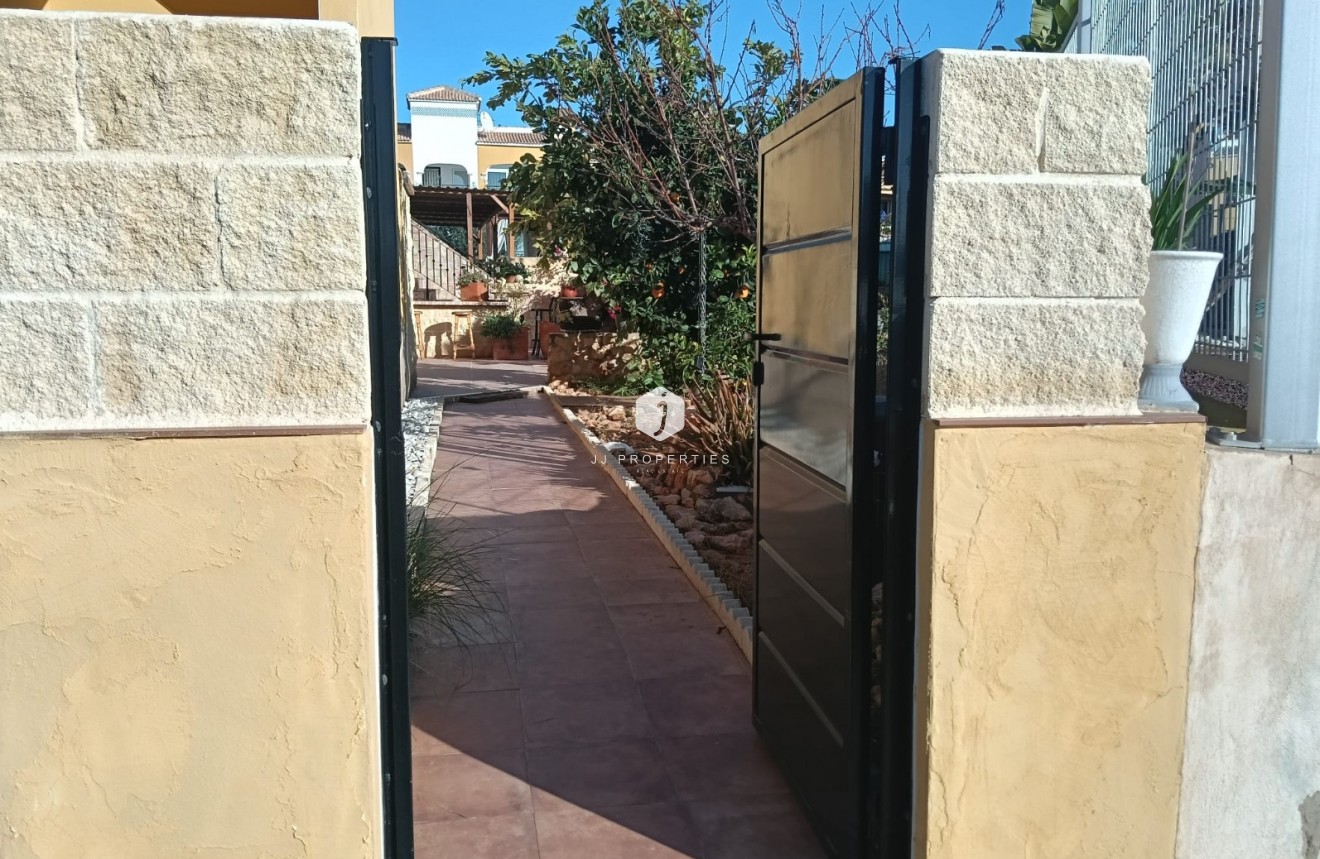 Resale - Apartment / flat -
Los Montesinos - Costa Blanca