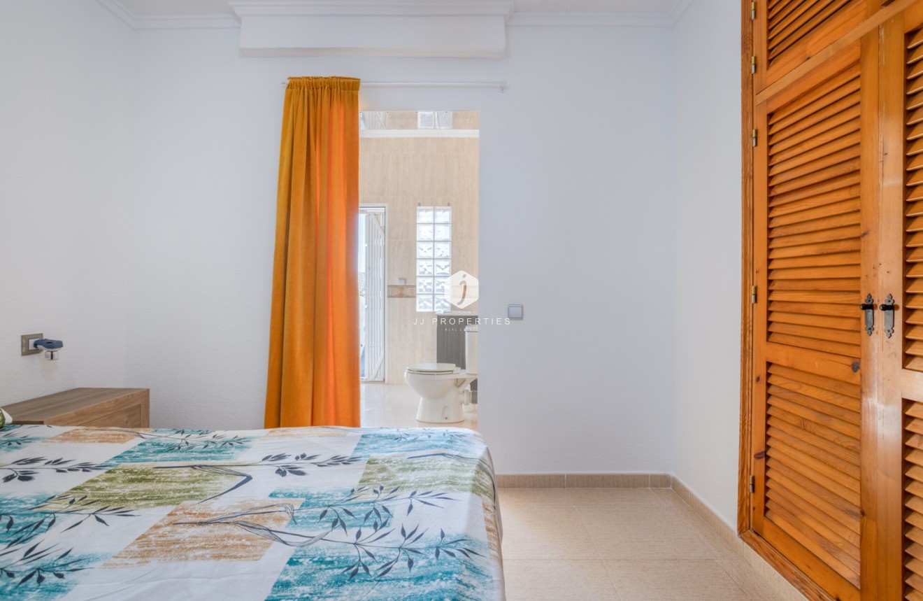 Resale - Villa -
Torrevieja - Costa Blanca