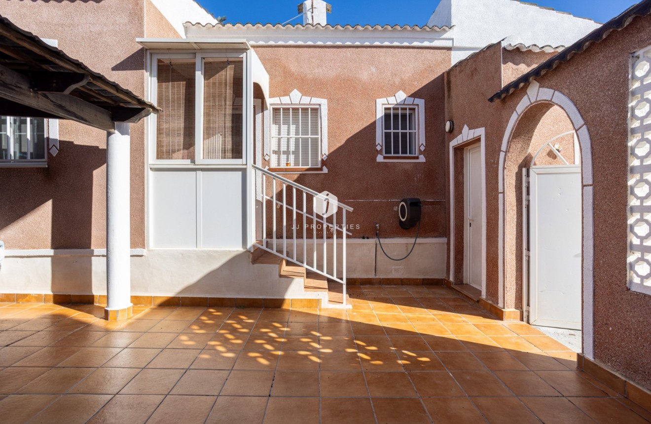 Resale - Villa -
Torrevieja - Costa Blanca