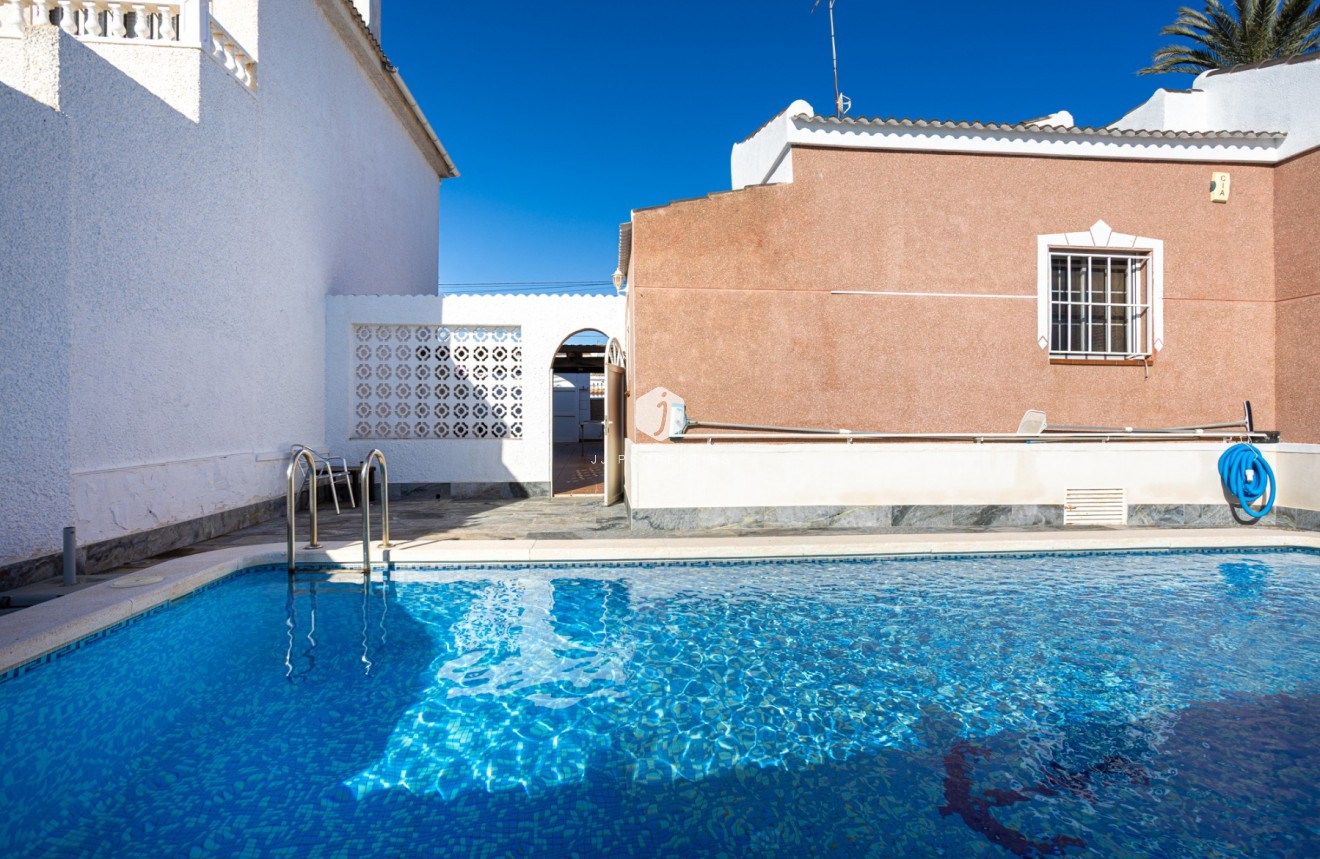 Resale - Villa -
Torrevieja - Costa Blanca