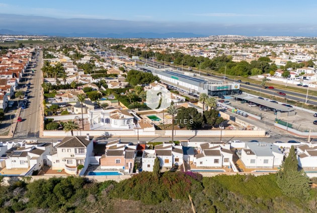 Resale - Villa -
Torrevieja - Costa Blanca