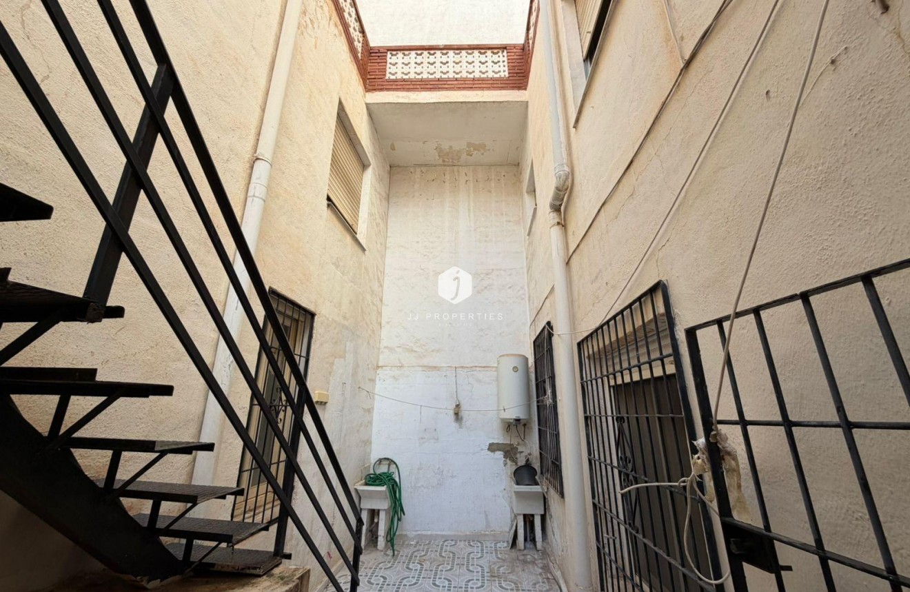 Aus zweiter Hand - Chalet -
Torrevieja