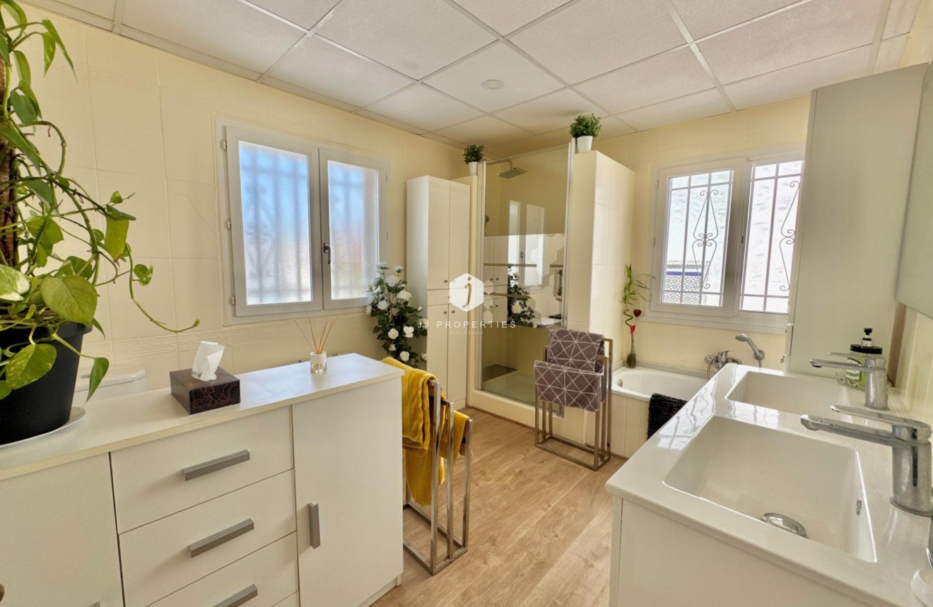 Z drugiej ręki - Villa -
Dolores - Comunidad Valenciana