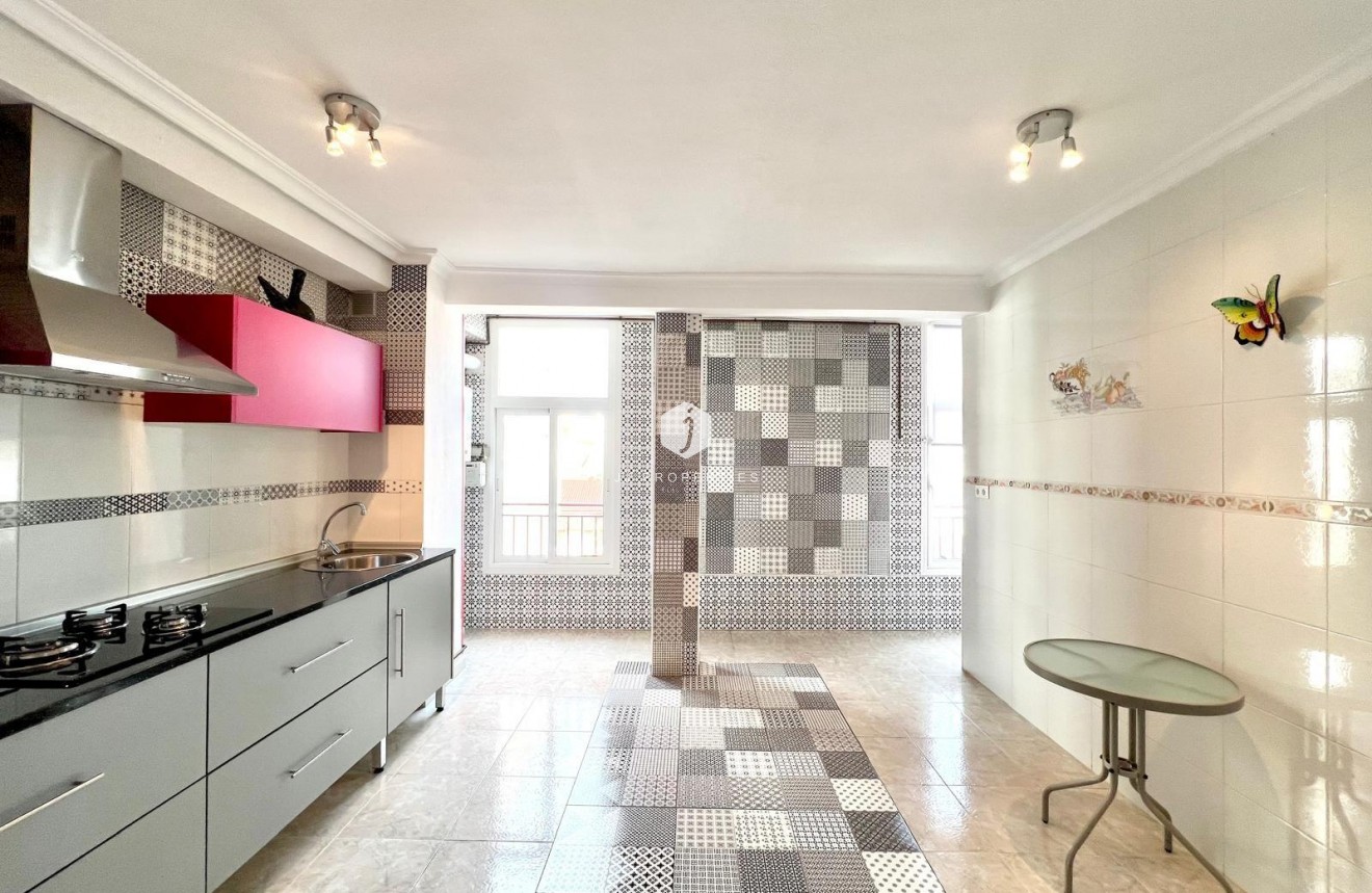 Resale - Apartment / flat -
Torrevieja - Paseo maritimo