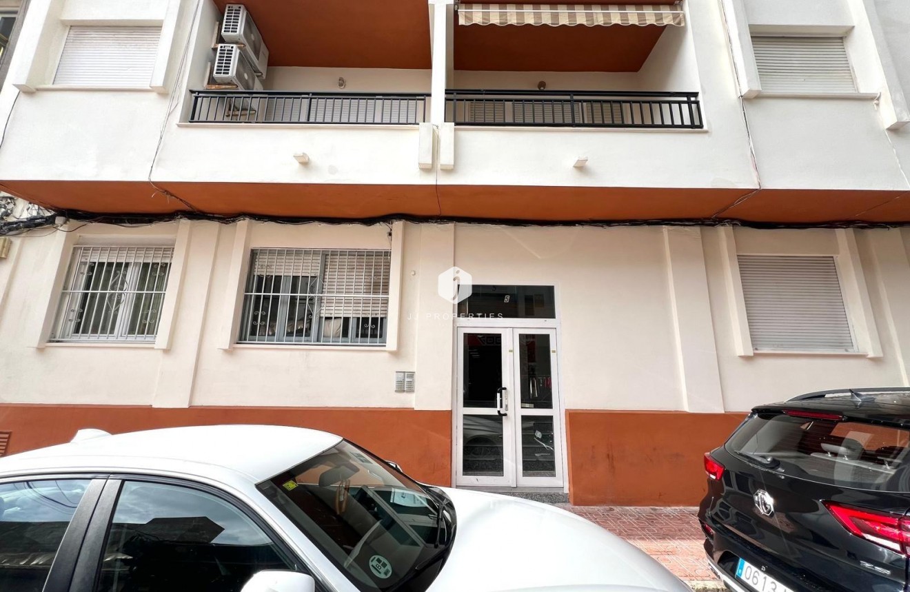 Resale - Apartment / flat -
Torrevieja - Paseo maritimo