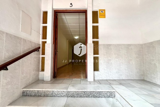 Resale - Apartment / flat -
Torrevieja - Paseo maritimo