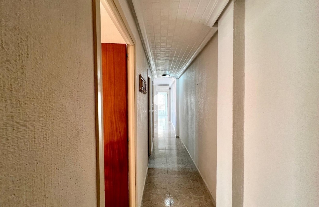 Resale - Apartment / flat -
Torrevieja - Paseo maritimo