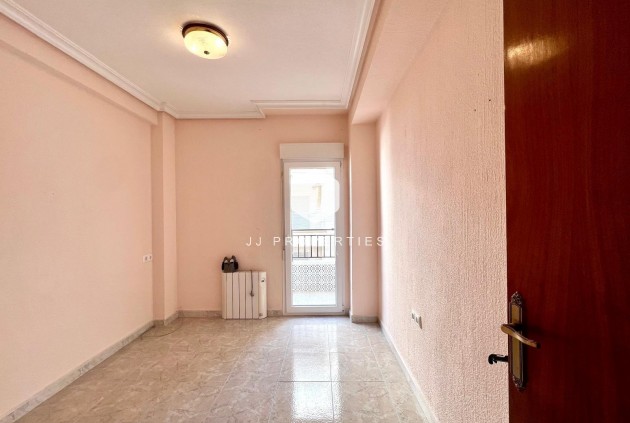 Resale - Apartment / flat -
Torrevieja - Paseo maritimo