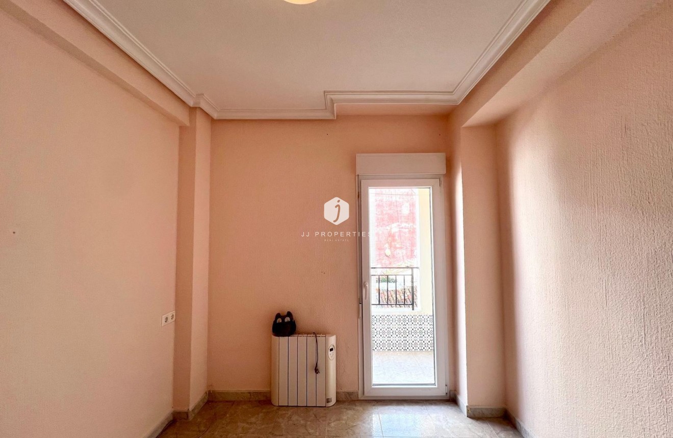 Resale - Apartment / flat -
Torrevieja - Paseo maritimo