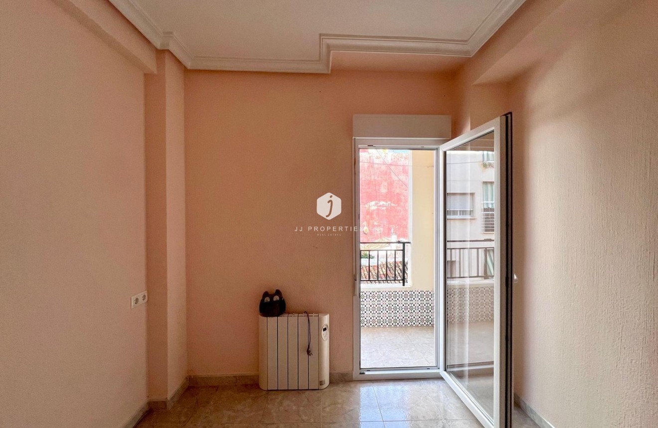 Resale - Apartment / flat -
Torrevieja - Paseo maritimo