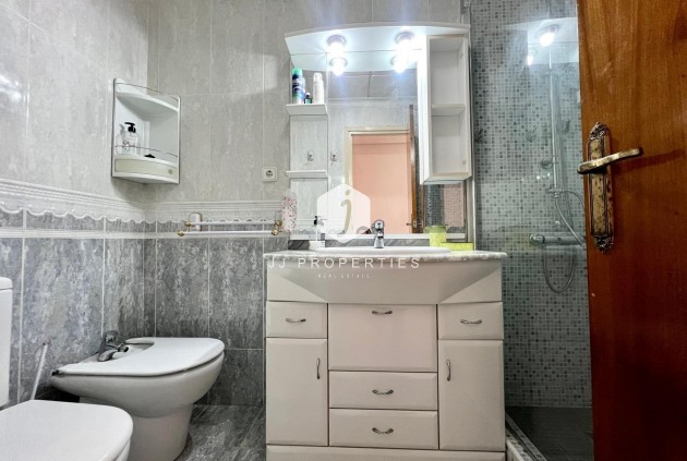 Resale - Apartment / flat -
Torrevieja - Paseo maritimo