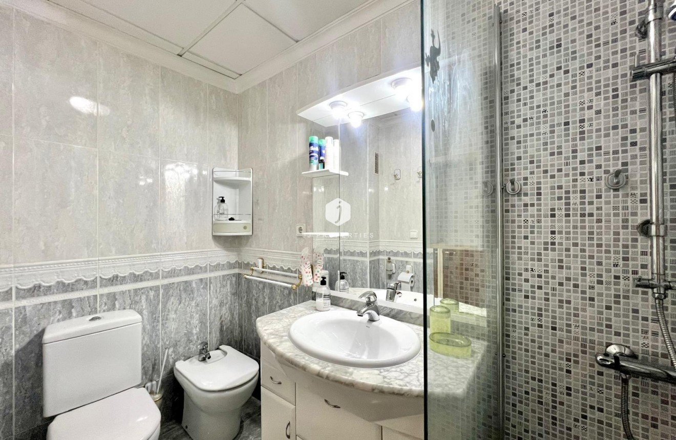 Resale - Apartment / flat -
Torrevieja - Paseo maritimo