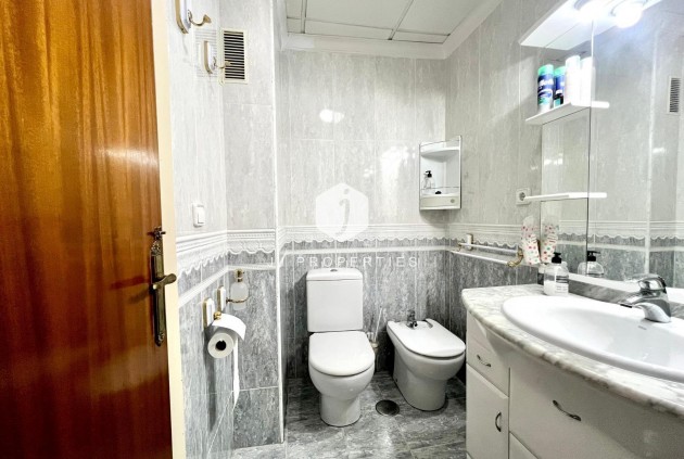 Resale - Apartment / flat -
Torrevieja - Paseo maritimo