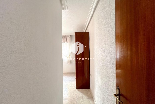 Resale - Apartment / flat -
Torrevieja - Paseo maritimo