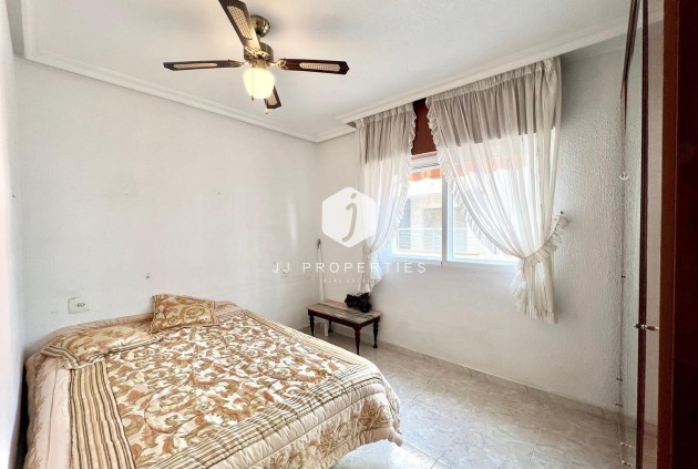 Resale - Apartment / flat -
Torrevieja - Paseo maritimo