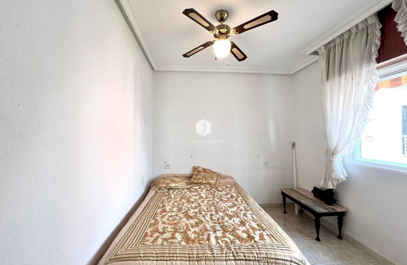 Resale - Apartment / flat -
Torrevieja - Paseo maritimo