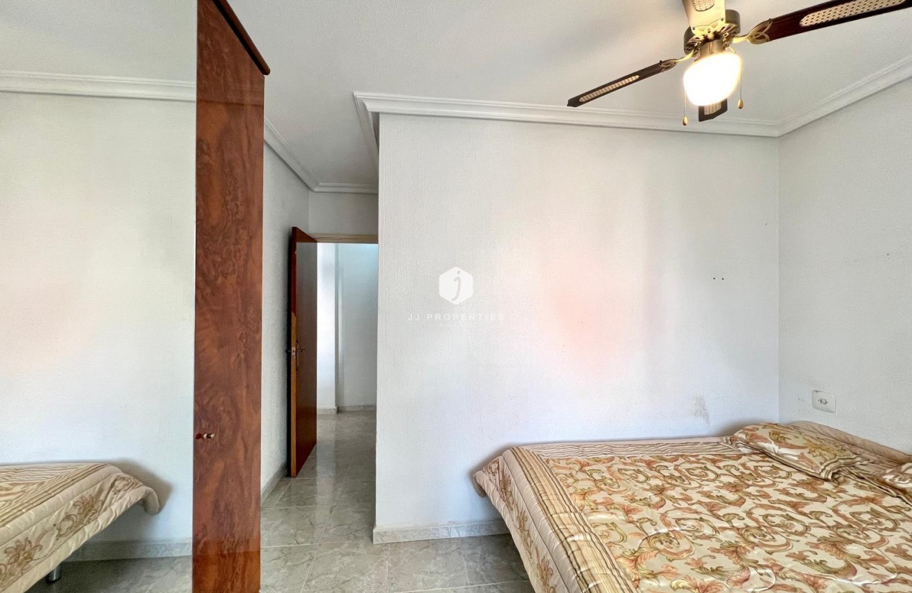 Resale - Apartment / flat -
Torrevieja - Paseo maritimo