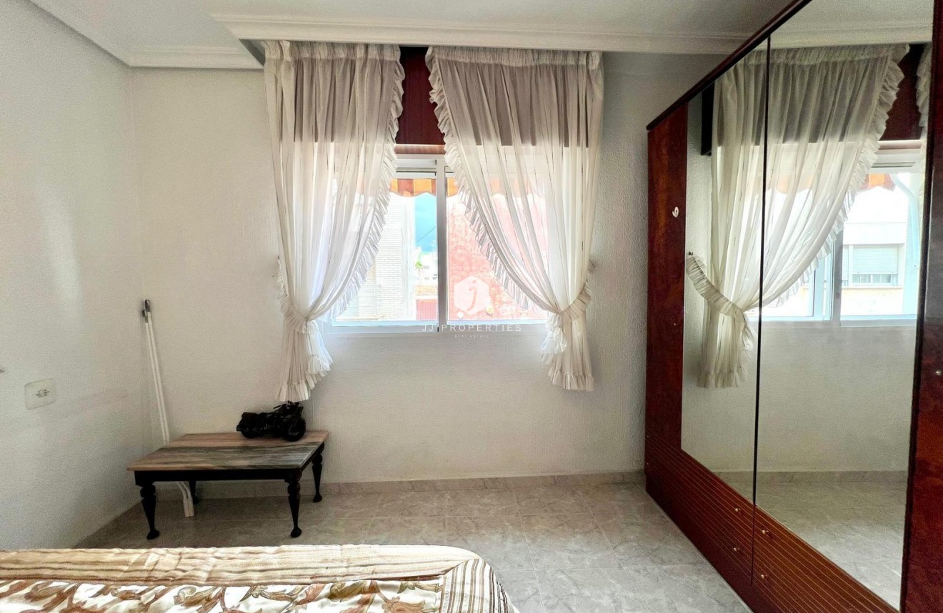 Resale - Apartment / flat -
Torrevieja - Paseo maritimo