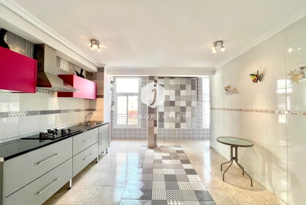 Resale - Apartment / flat -
Torrevieja - Paseo maritimo