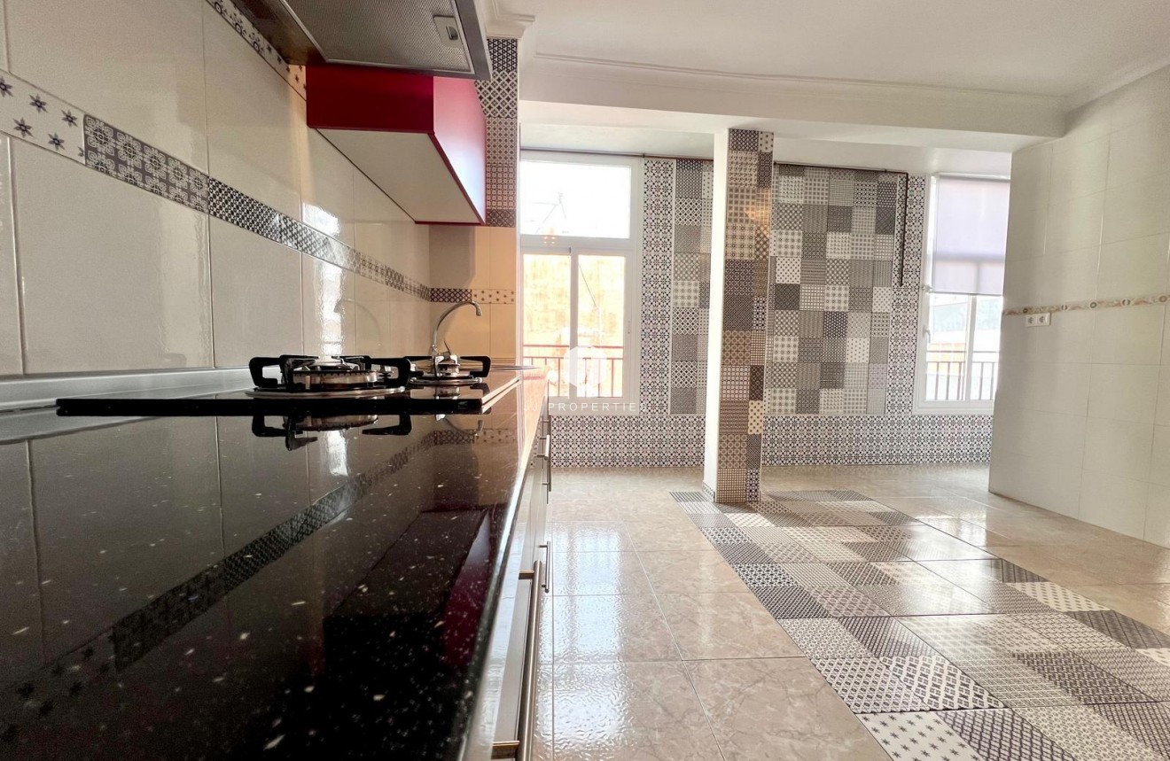 Resale - Apartment / flat -
Torrevieja - Paseo maritimo