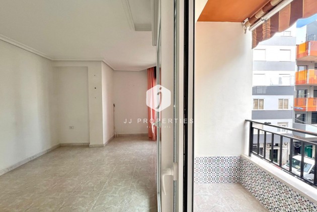 Resale - Apartment / flat -
Torrevieja - Paseo maritimo