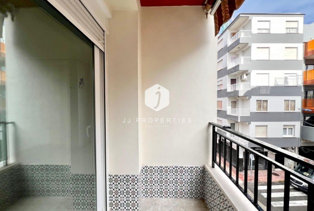 Resale - Apartment / flat -
Torrevieja - Paseo maritimo