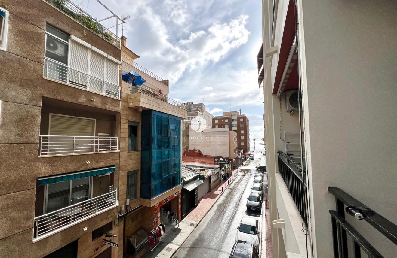 Resale - Apartment / flat -
Torrevieja - Paseo maritimo
