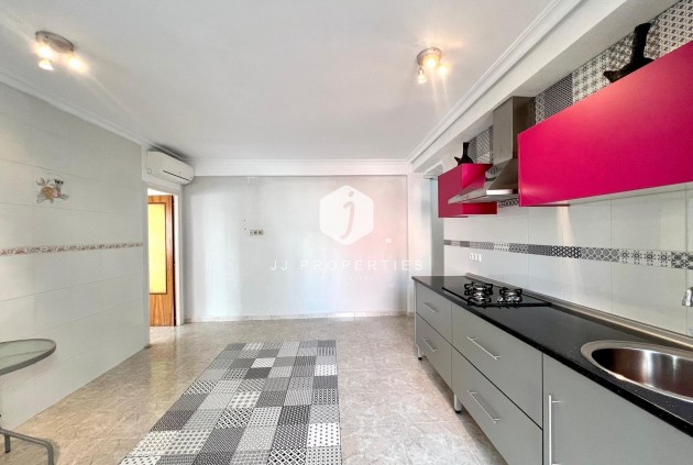 Resale - Apartment / flat -
Torrevieja - Paseo maritimo