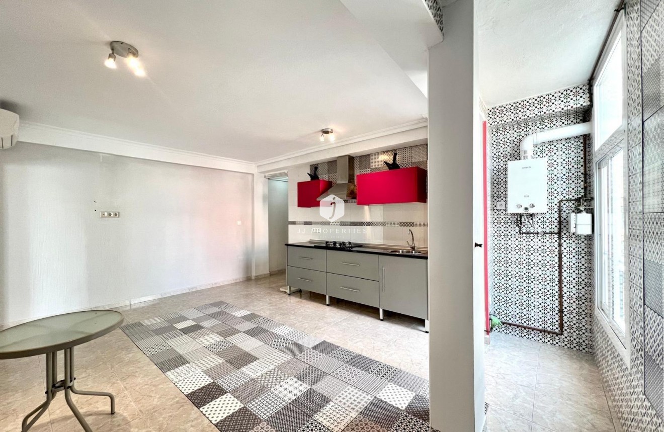 Resale - Apartment / flat -
Torrevieja - Paseo maritimo