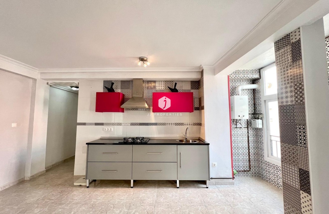 Resale - Apartment / flat -
Torrevieja - Paseo maritimo