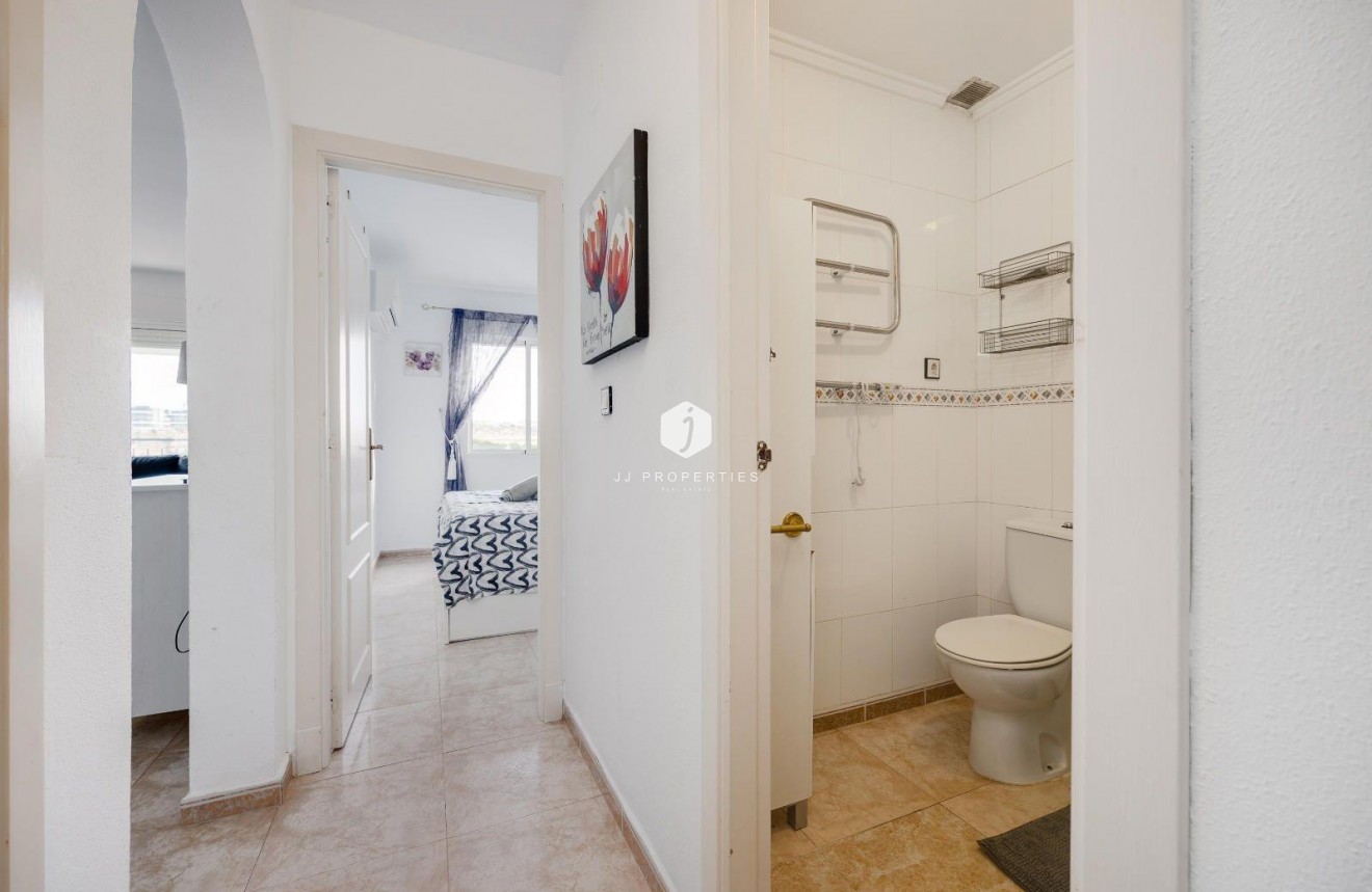 Resale - Bungalow -
Torrevieja - La Siesta - El Salado - Torreta