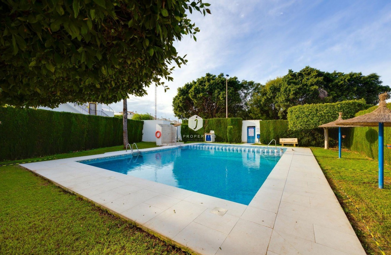 Resale - Bungalow -
Torrevieja - La Siesta - El Salado - Torreta