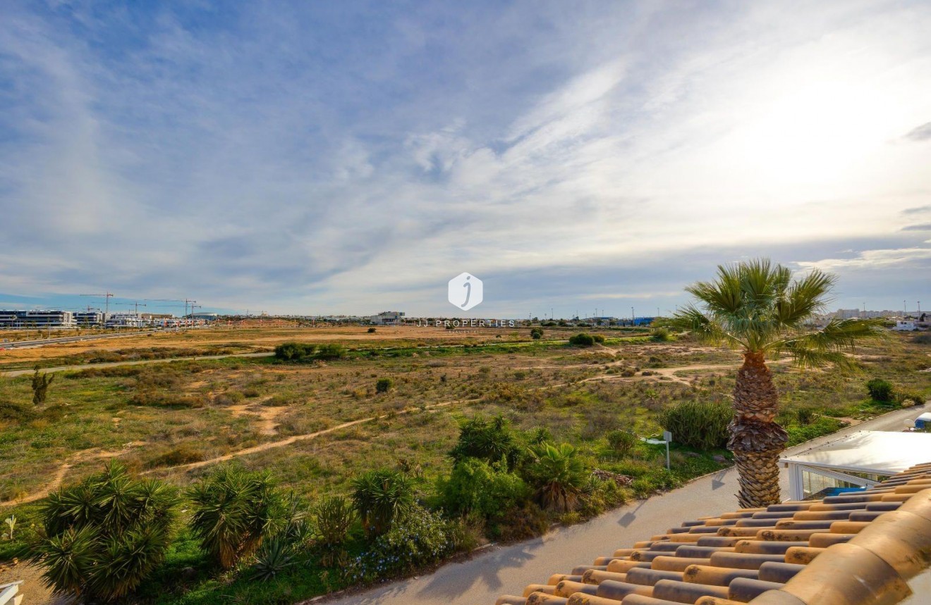 Resale - Bungalow -
Torrevieja - La Siesta - El Salado - Torreta