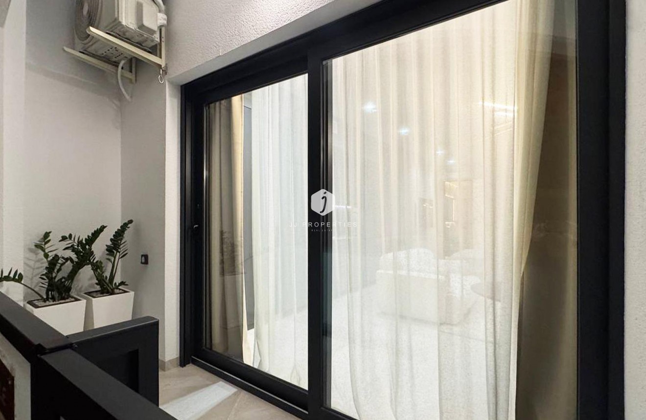 Segunda mano - Apartamento / piso -
Torrevieja - Playa de los Locos