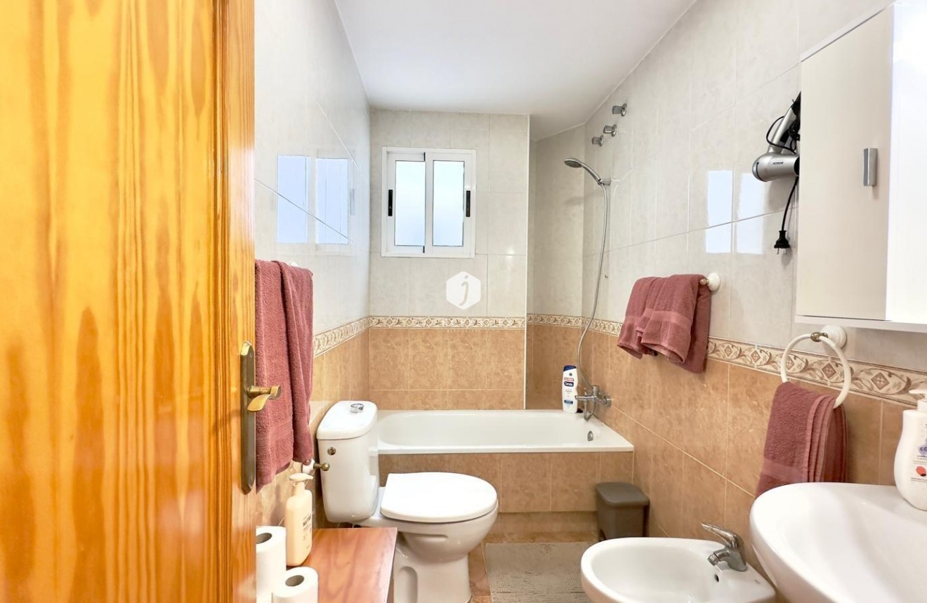 Segunda mano - Apartamento / piso -
Torrevieja - Centro