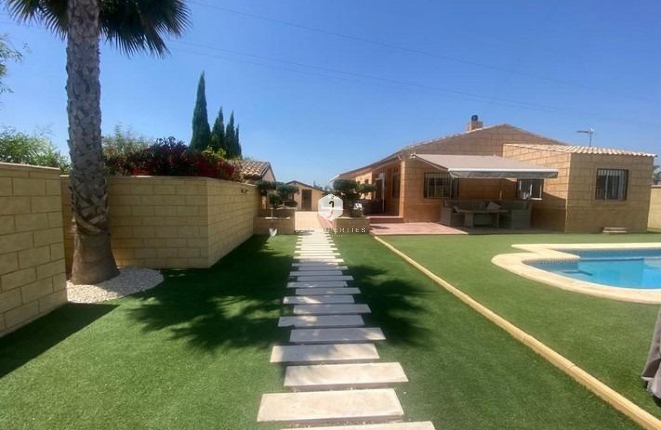 Resale - Villa -
Albatera - Campo De Albatera