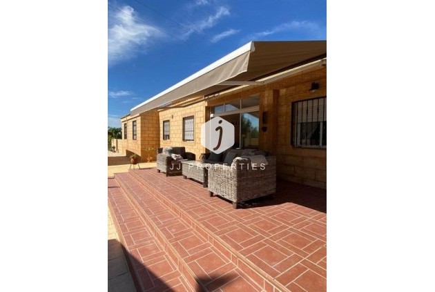 Resale - Villa -
Albatera - Campo De Albatera